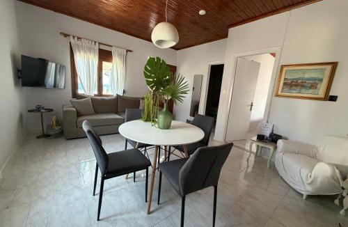 Palaiopoli Apartment | The Mulberry House Seaside - Beachfront Holiday Home