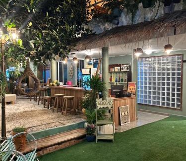 Nana Villa | The oasis on 8 Villa pool table & KTV