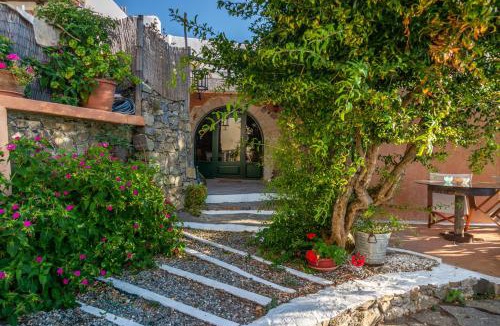 Mirsini House | The Old Pomegranate House