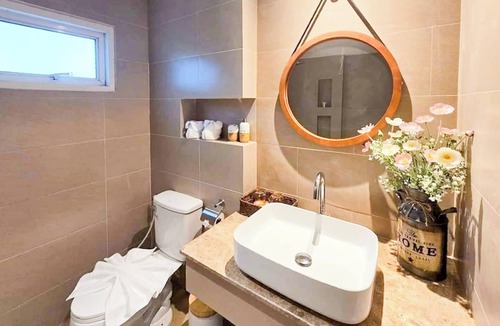 Khanong Phra Hotel | The Peak Hill Pool Villa