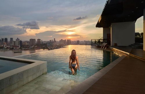 Ruessei Kaev Hotel | The Peninsula Phnom Penh