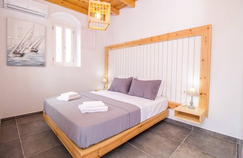 Kallithea House | The Red Door in Koskinou