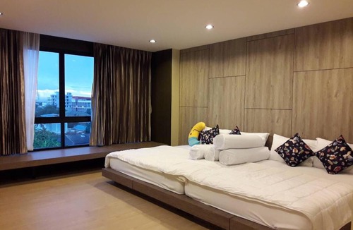 Krathum Baen House | The Residence Thepkanjana