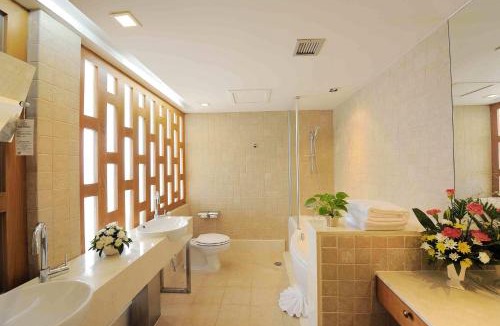 Patong Hotel | The Royal Paradise Hotel & Spa