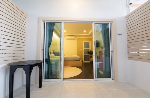 Nong Prue Hotel | The Seathru Kohlarn