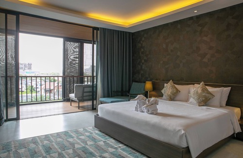 Suan Luang Resort | The Silver Palm Wellness Resort, Deluxe Double Room, 1 Xlarge Double Bed.