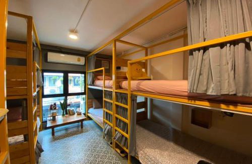 Thanon Phetchaburi Hostel | The Space Hometel - Women Only