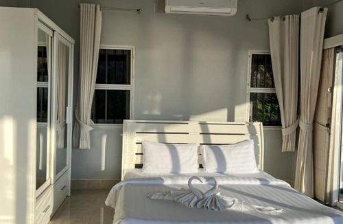 Sikao Villa | The Sunny Hill Estate Sea Views and Helipad