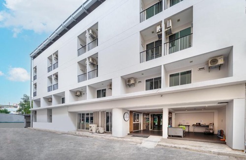 Chatuchak Hotel | The Urban Oasis