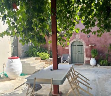 Sternes House | Tholos Cottage
