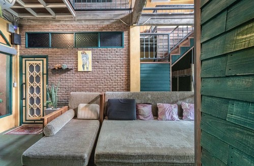 Pom Prap Hostel | Time Sabai 32
