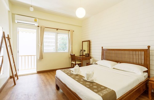 Silom Hotel | Tini Kati Hostel