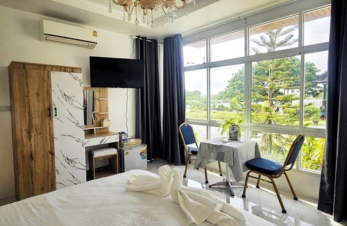 Bang Phai House | Tiny Island Lake Lodge