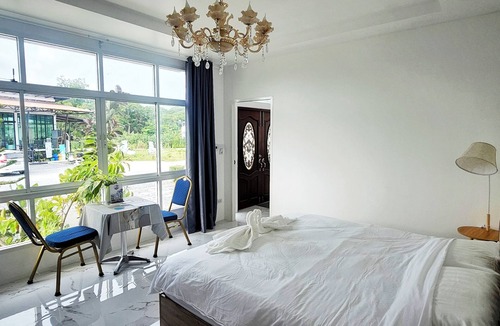 Bang Phai House | Tiny Island Lake Lodge