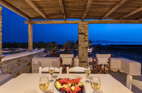 Plaka House | To Armiro - Boutique Houses