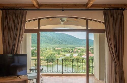 Pong Ta Long Hotel | Toscana Valley Town Square Suites