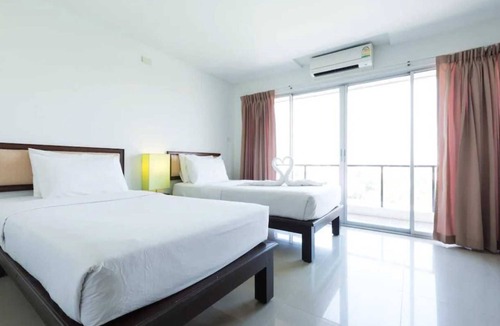 North Pattaya Hotel | Townhouse Hillview Suites Pattaya Formerly Chatkaew Suites