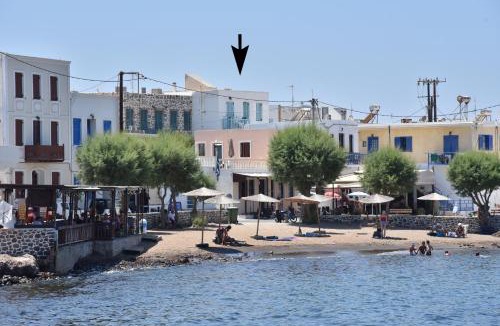 Mandraki House | Traditional house by the sea