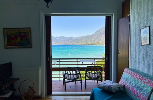Diasella House | Traditional house over the sea wave
