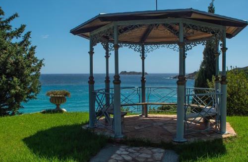 Agii Apostoli House | Traditional stone house by the sea.