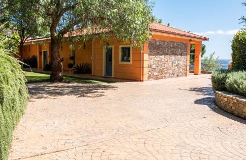 Agii Apostoli House | Traditional stone house by the sea.