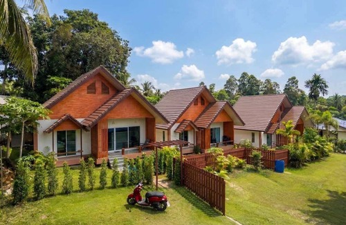 Srithanu Villa | Triangle Villa Green Garden