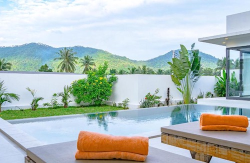 Lamai Villa | Tropical 3BR Infinity Pool Villa with Quite Space Private Garden & Sun Deck