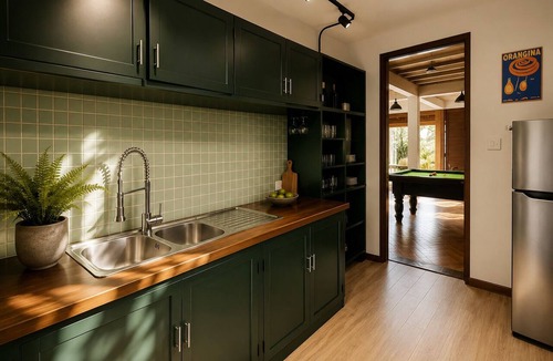 Siem Reap Villa | Tropical 4-bedroom villa with private pool in Krong Siem Reap