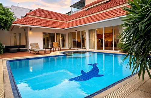 Pattaya Bay Villa | Tropical Private Villa 2
