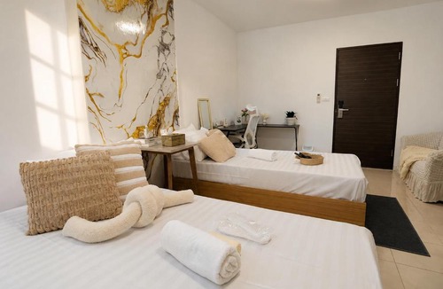 Talat Yai Apartment | Twin Bed Phuket Old Town Fast Wifi Netflix GymPool