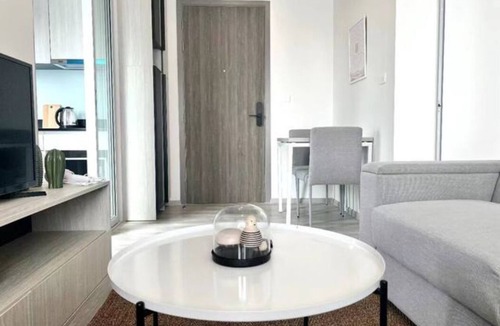 Ramkhamhaeng Condo | Two-Bedroom/University Town/National Stadium/Youtube/Netflix/Free Parking