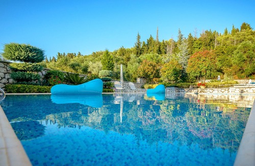 Agios Nikitas Villa | Two Deluxe exclusive pool villas for 4 + 2 close to beaches with wonderful view