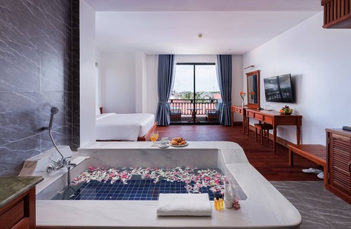 Downtown Siem Reap Hotel | Two Seasons Siem Reap Hotel