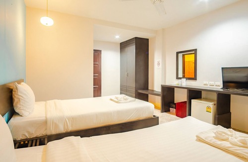 Si Sunthon Hotel | Tyler Banpon