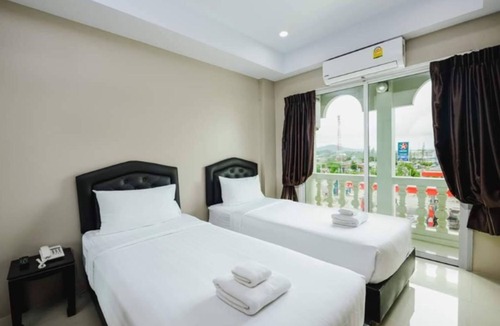 Choeng Thale Hotel | Tyler Cherngtalay