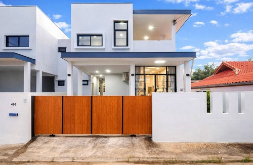 Ubon Ratchathani House | Ubon Hideaway – Private Villa, Just a Short Walk to the Lake, Pets Welcome
