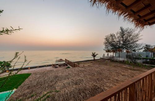 Hua Hin Villa | Ultra Luxury Beachfront 5 Bedrooms Pool Villa