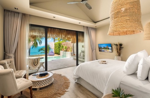 Bophut Villa | Unique Beachfront Mansion in Koh Samui top location
