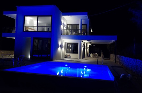 Aktio-Vonitsa Villa | Unique sea front villa, loft type with pool