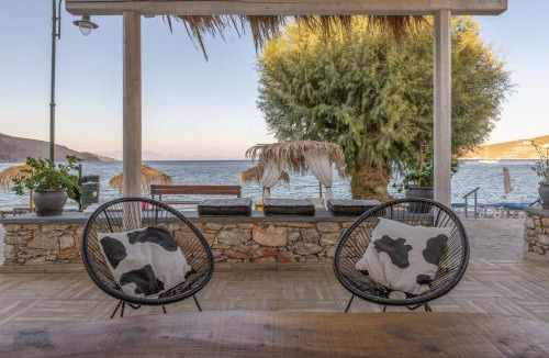 Livadia Apartment | Uno Beachfront Suite