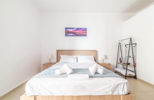 Heraklion Apartment | Urban Apt Next University 17