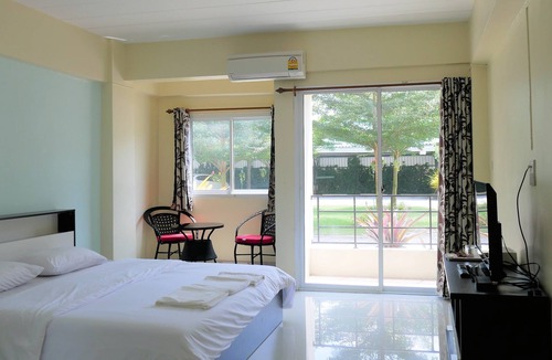 Ta Sit Hotel | UT Home Apartment