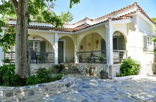 Agia Paraskevi House | Vague Summer House