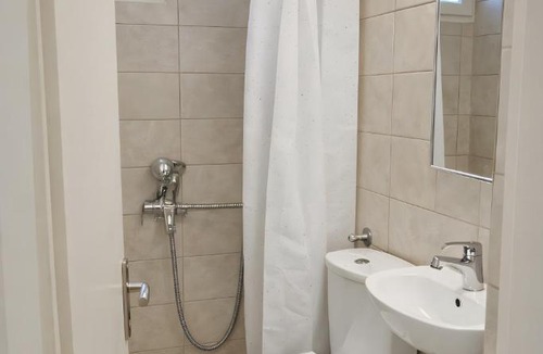 Gouvia House | Value Double Lower – Room 12