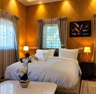 Nong Pla Lai Resort | Varaya Resort