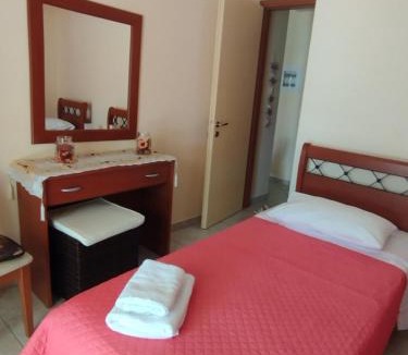 Mikros Gialos Apartment | Vardia Rooms
