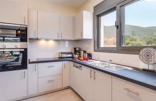 Kalo Chorio Villa | Villa Istron - Three Bedroom Villa, Sleeps 6