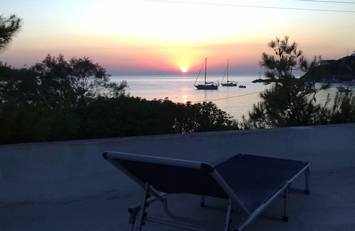 Kini House | VILA "INSPIRATION" - ON KINI BEACH. House with garden & free parking -sea view
