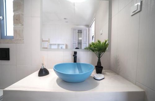 Kato Galatas Apartment | Villa Aiolos - Sea View, Gym and Sauna