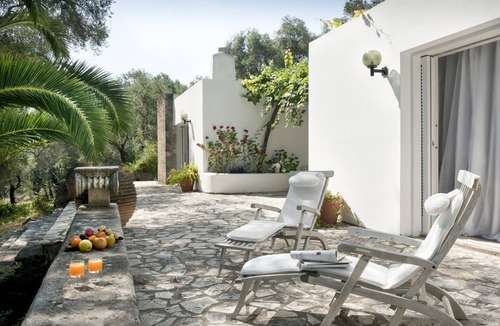 Chlomos Villa | Villa Alexis - Four Bedroom Villa, Sleeps 8